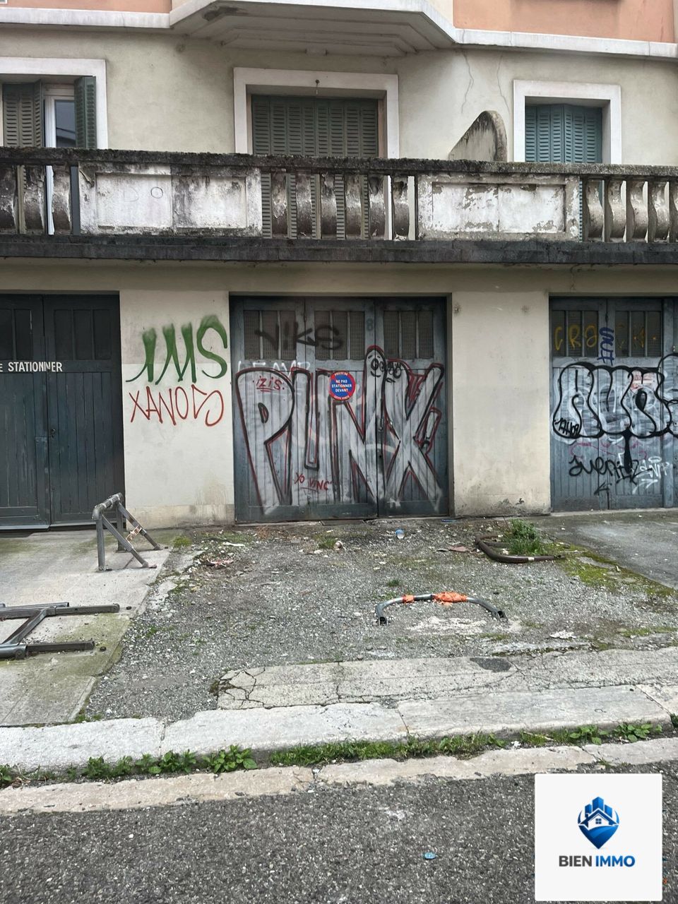 Location Parking/ Box