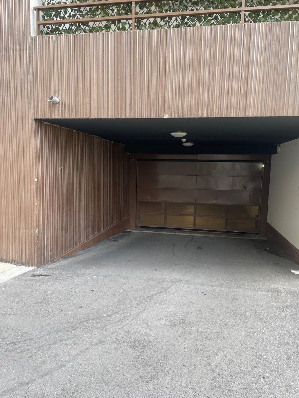 Location Parking/ Box