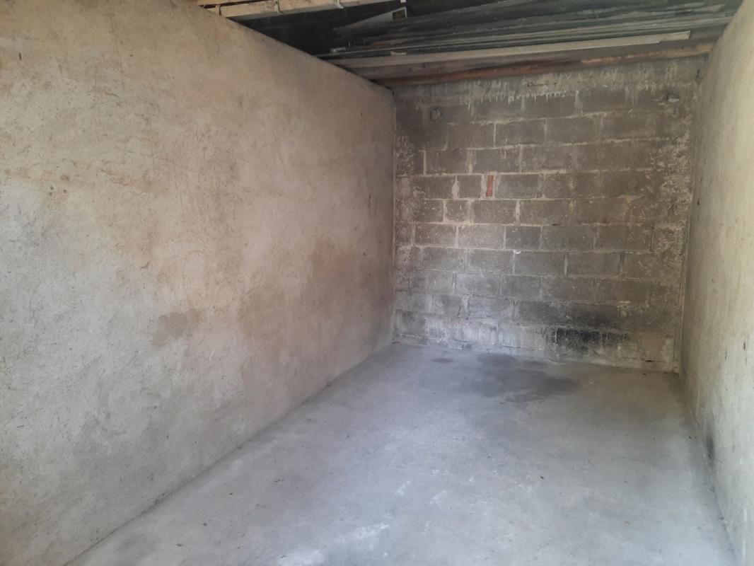 Location Parking/ Box