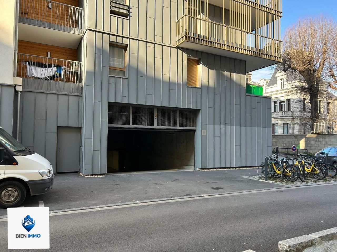 Location Parking/ Box